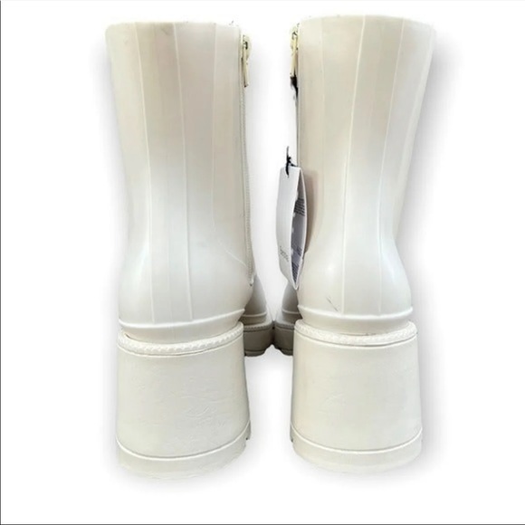 Bershka white rubberized boots - Picture 11 of 12